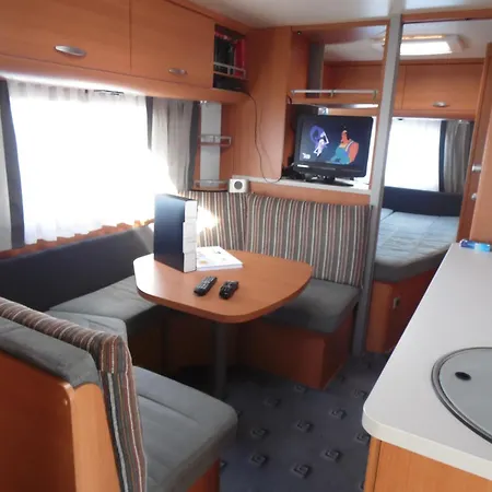 Camping Wohnwagen Mit Festem Vorzelt - Incl. *