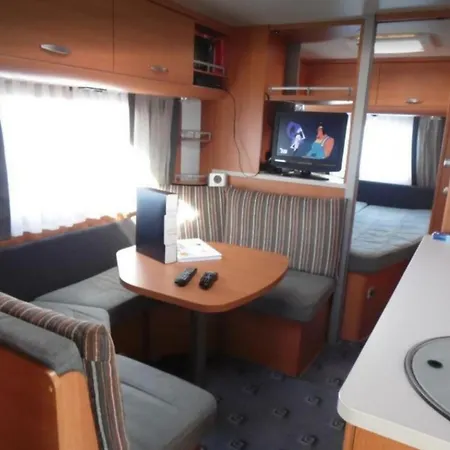 Kemping Wohnwagen Mit Festem Vorzelt - Incl.