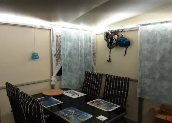 Wohnwagen Mit Festem Vorzelt - Incl. Fehmarn