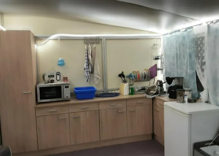 Wohnwagen Mit Festem Vorzelt - Incl. Kemping