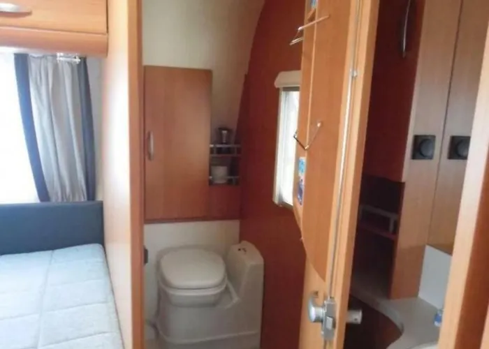 Wohnwagen Mit Festem Vorzelt - Incl. Kemping *